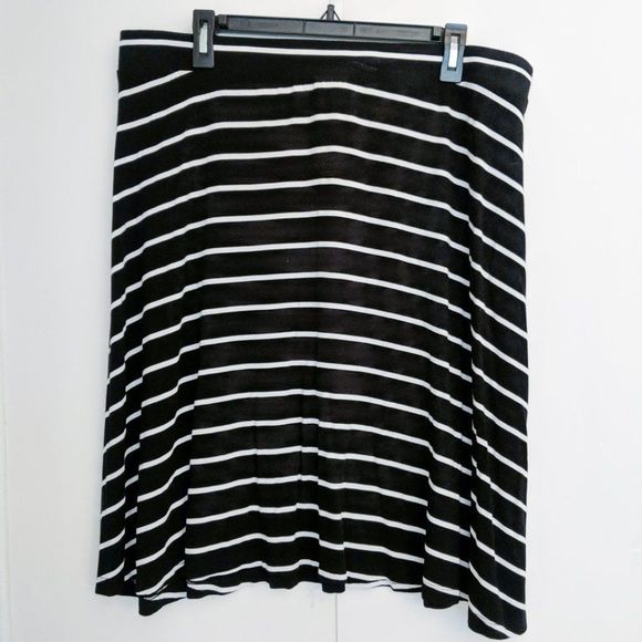 AVA AND VIV Black and White Striped A- Line Skirt - Picture 1 of 4